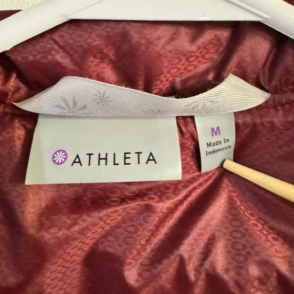 Athleta Vail Women’s Vest in Cherrywood Lightweight Puffer Size Medium - Picture 9 of 9